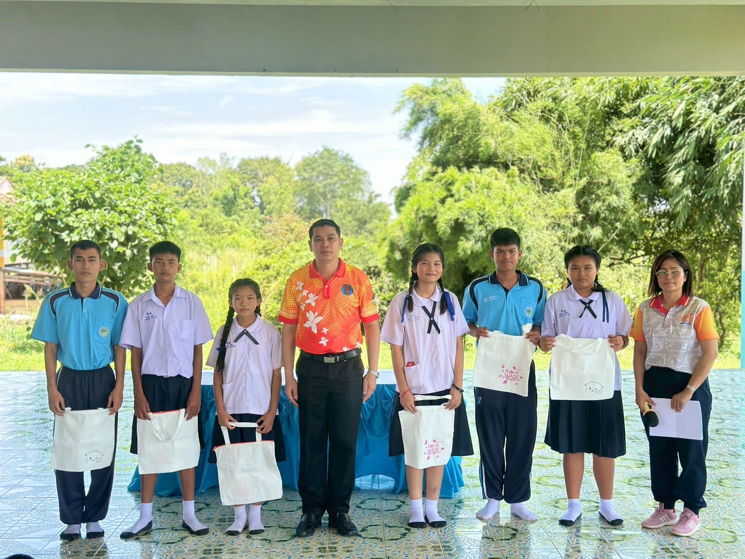 วันที่ ๒๘ สิงหาคม ๒๕๖๘ นายชวลิต สีมาพล ผู้อำนวยการสถานศึกษา ได้มอบเกียรติบัตรแก่นักเรียนที่เข้าร่วมการประกวด และการแข่งขันในกิจกรรมวันวิทยาศาสตร์