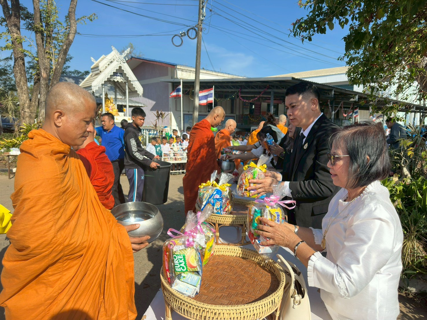 กิจกรรมทำบุญตักบาตร เนื่องในโอกาสวันเริ่มต้นเข้าสู่ปีใหม่ ปีพุทธศักราช ๒๕๖๙